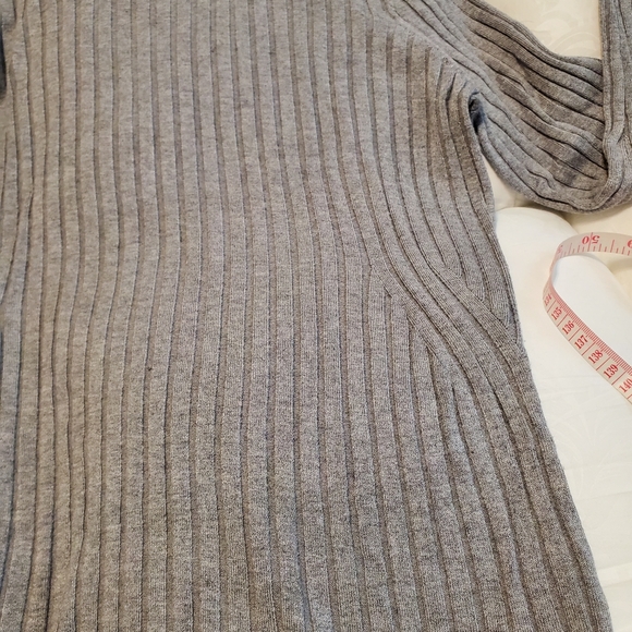 Motive Knit grey turtleneck - Picture 2 of 11
